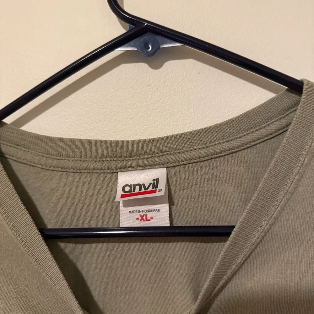 tshirt - Picture 2 of 3